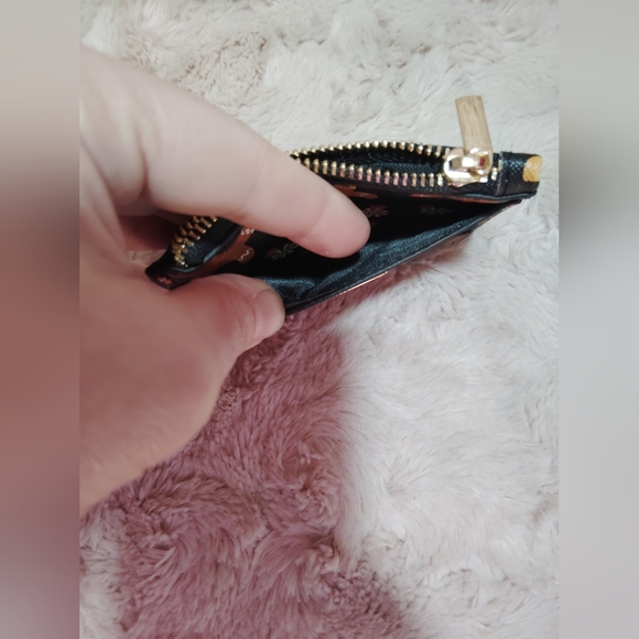 FREE W/ Any $50 Purchase! LIKE NEW! Betsey Johnson Coin/Card/Key Holder - Picture 5 of 6